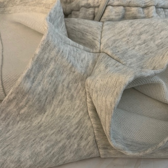 Gray Athletic Shorts with Relaxed Fit and Stretchy Fabric - Picture 6 of 7